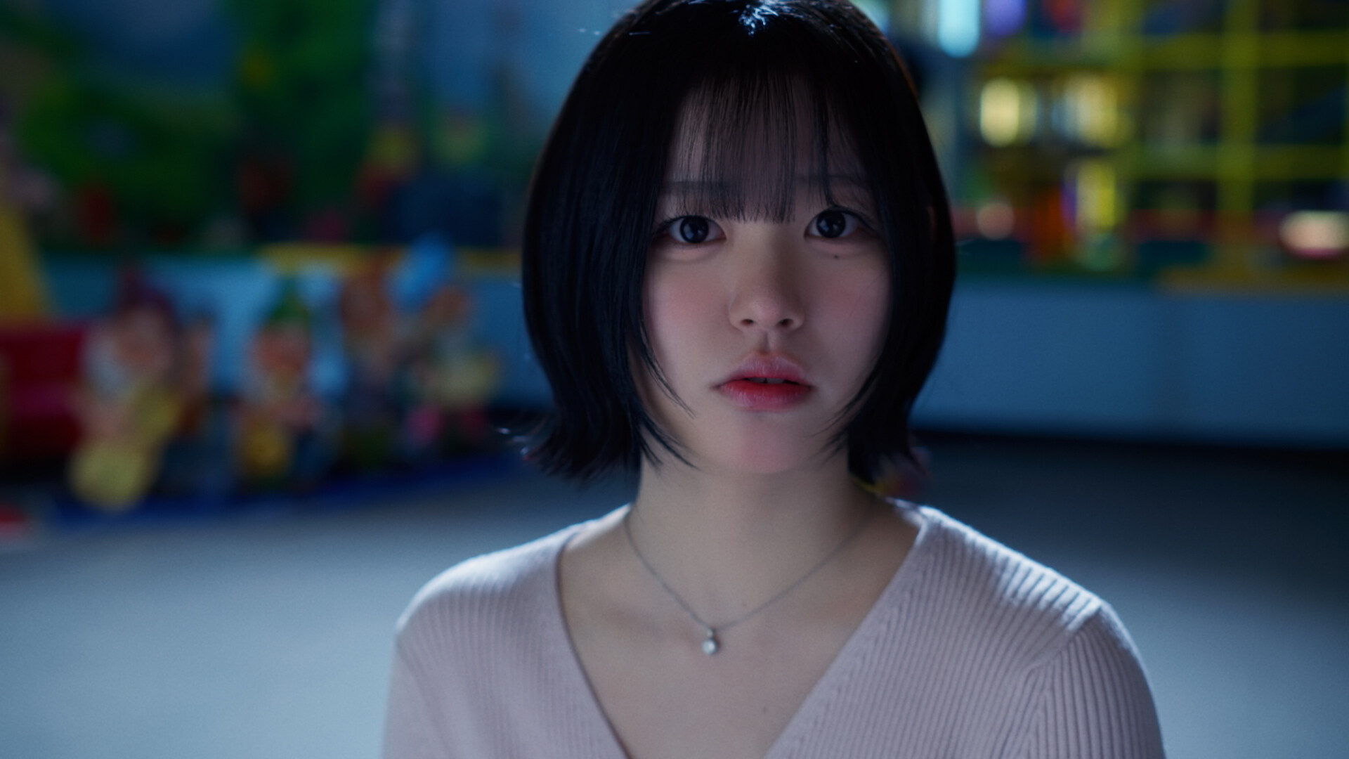 我和美女锁在办公室了